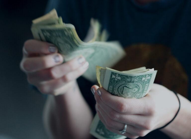 Beyond the Bill: The Economic Benefits of Going Solar in Hawaii 6 Solar energy Supporting the Local Economy - BlueSky